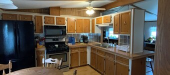 Charming 3bedroom home with AC, WiFi in PRIVATE subdivision of manufactured home