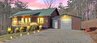Hideout Haven- SPA*Firepit*Game Room*Outdoor Cinema*Dog Friendly*Near Wineries!