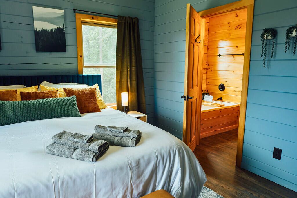 3 多间卧室、办公桌、熨斗/熨衣板、旅行婴儿床