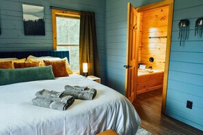 3 Schlafzimmer, Schreibtisch, Bügeleisen/Bügelbrett, Reisekinderbett