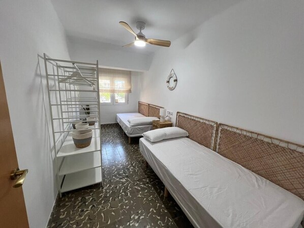3 bedrooms, iron/ironing board, WiFi, bed sheets