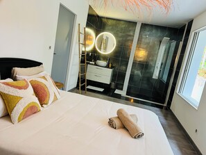 5 bedrooms, travel crib, free WiFi, bed sheets