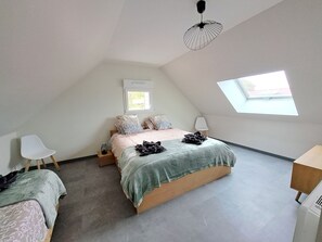 2 bedrooms, iron/ironing board, WiFi, bed sheets