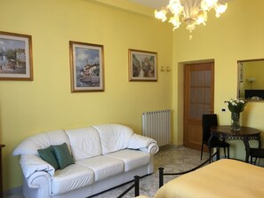 Living area - BED Breakfast IL Tesoro (Rome)