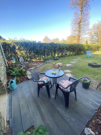 Outdoor dining. Chez Sandrine