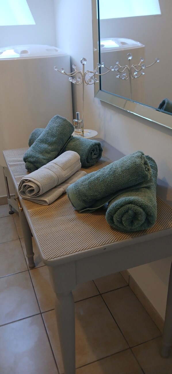 1 غرفة نوم وملاءات أسرّة