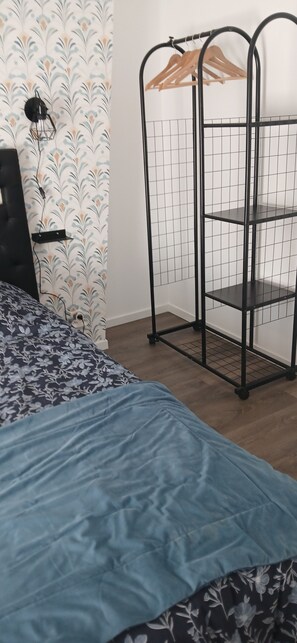 1 bedroom, bed sheets