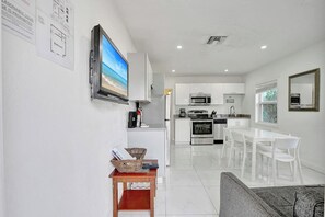 Fridge, microwave, oven, stovetop - Seaside Beach House - Steps to the Sand (Hollywood)
