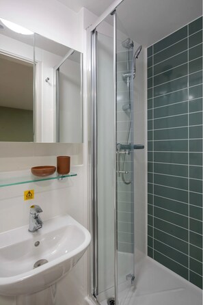 Bathroom - Student Only Nortons Student Living (Edinburgh)