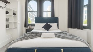 Room - Stylish 2-Bedroom Apartment in the Heart of Soho (London)