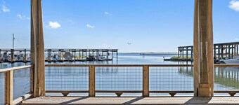 Bluffs Landing Marina King Room - Walk to Fishing Charters #2