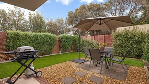 Outdoor dining - Serenity at San Remo (San Remo)