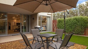 Outdoor dining - Serenity at San Remo (San Remo)