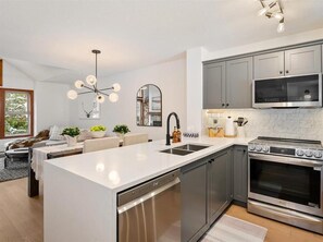 Refrigerador, microondas, horno, placa de cocina