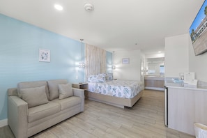 1 bedroom, bed sheets - Basecamp for your Bluffs Landing Marina stay - Adventure+++ #2 (Corpus Christi)