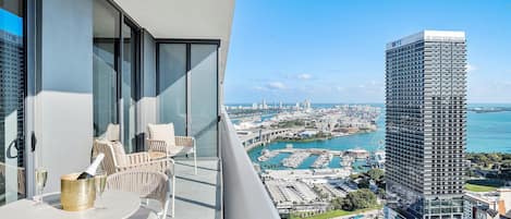 Premium Apartment, Balcony, Partial Ocean View | Bathroom | Combined shower/bathtub, free toiletries, hair dryer, towels