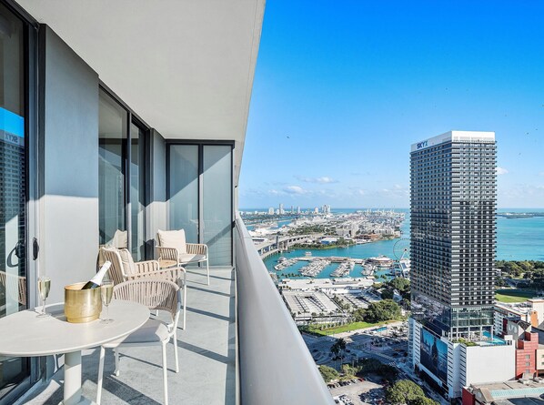 Premium Apartment, Balcony, Partial Ocean View | Bathroom | Combined shower/bathtub, free toiletries, hair dryer, towels