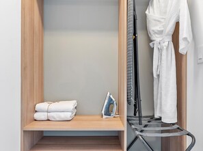Premium Apartment, Balcony, Partial Ocean View | Bathroom