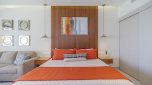 Condo luxo, sacada, vista para o oceano | Frigobar, cofres nos quartos, cortinas blackout