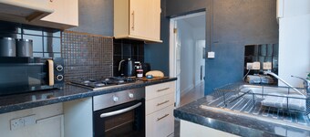 Cosy City Centre House for Work and Comfort