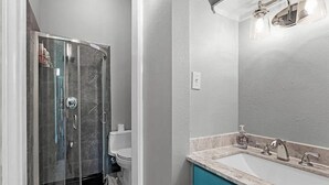 Bathroom - Modern Midtown Retreat 3B– Walk to Museums, Downtown & More! (Houston)