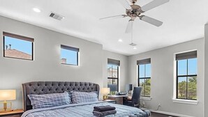 Room - Modern Midtown Retreat 3B– Walk to Museums, Downtown & More! (Houston)