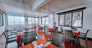 Frühstück, Mittagessen, internationale Küche, Blick aufs Meer 