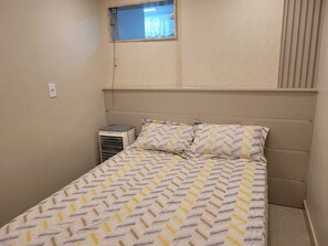 2 bedrooms, iron/ironing board, WiFi