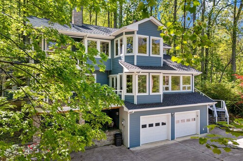 Linville Mountain Sanctuary: Light-Filled Home With Epic Views; Disc golf course