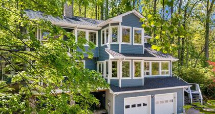 Linville Mountain Sanctuary: Light-Filled Home With Epic Views; Disc golf course