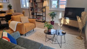 Smart-TV, DVD-Player, Bücher, Videothek