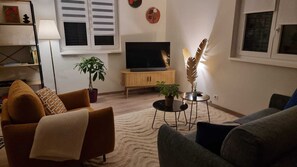 Smart-TV, DVD-Player, Bücher, Videothek