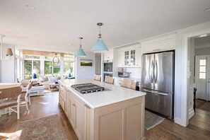 Fridge, microwave, oven, stovetop - 4-bed 3.5-Bath Upscale Home Walk to Mother’s and Gooch’s Beach! (Kennebunk)