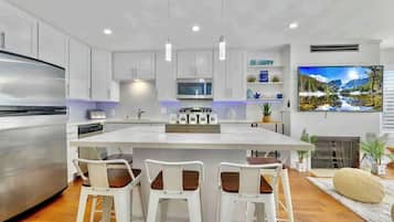 KĂŒhlschrank, Mikrowelle, Ofen, Herdplatte