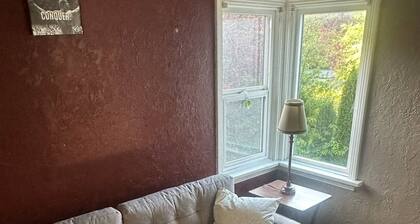 Welcoming 3 br house with WiFi in Victoria