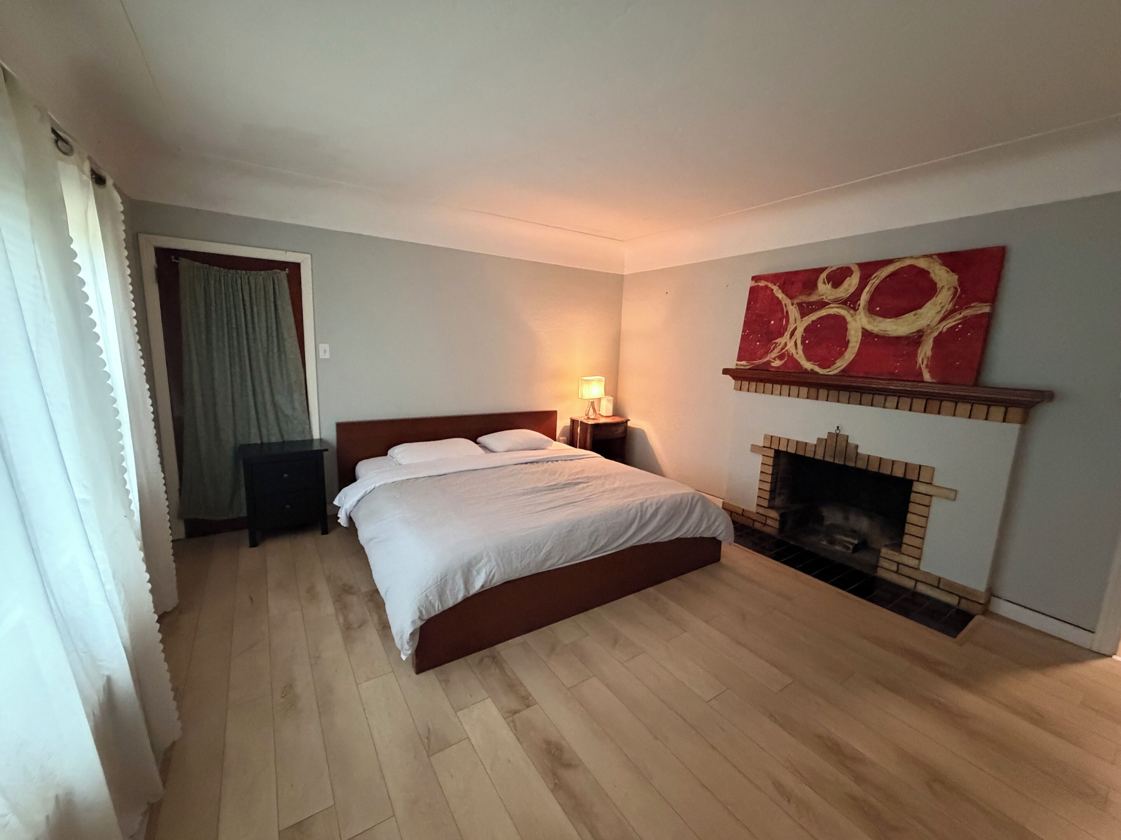 3 bedrooms, desk, iron/ironing board, free WiFi