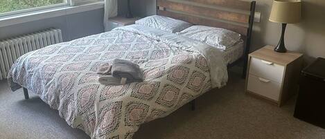 3 slaapkamers, een bureau, een strijkplank/strijkijzer, gratis wifi