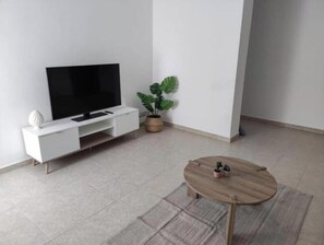 Interior - E&S Apartment (Syracuse)