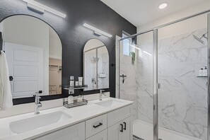 Hair dryer, towels - New East Austin Modern, minutes to DT, Domain, & Airport (Austin)