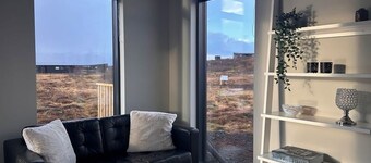 A peaceful, private luxury retreat w/hot tub in the heart of the Golden Circle