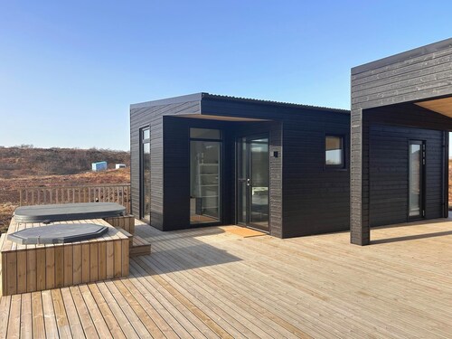 A peaceful, private luxury retreat w/hot tub in the heart of the Golden Circle