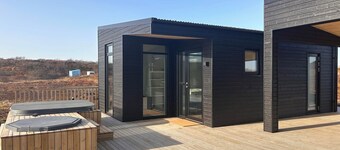 A peaceful, private luxury retreat w/hot tub in the heart of the Golden Circle