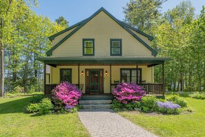 Exterior - Spacious Lakehouse +Private Dock+Firepit+Kayaks (Raymond)