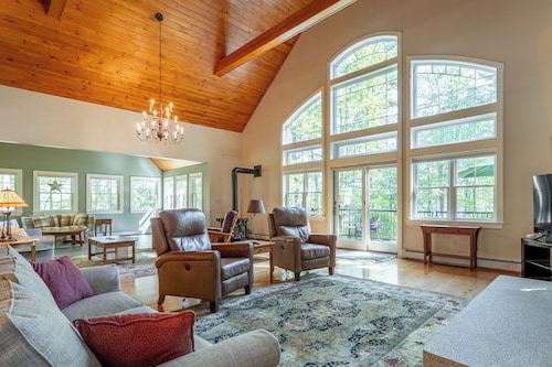 Spacious Lakehouse +Private Dock+Firepit+Kayaks