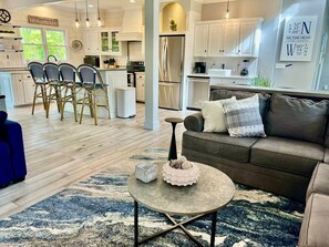 Smart-TV, Kamin, Videospiele, Tischfußball