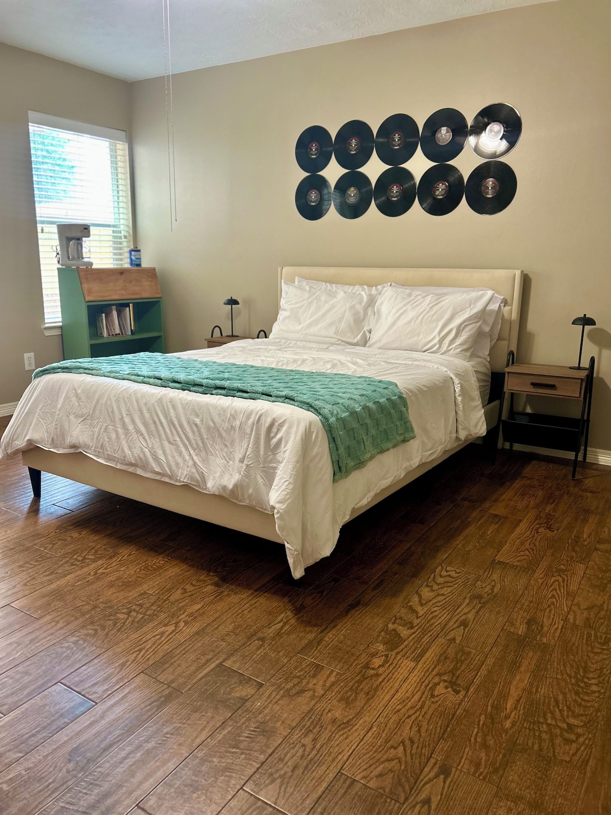 Retro Retreat in the Greater Heights