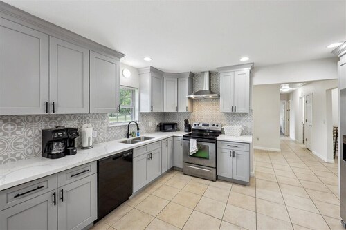 4 bedroom home in Bridge City