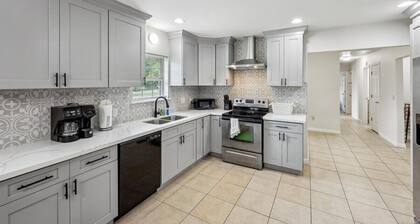 4 bedroom home in Bridge City