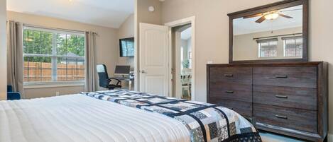 3 عدّة غرف نوم ومكتب ومكواة/لوح كي وسرير سفر