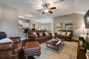 Smart TV, computer monitors - Spacious Stylish Home • Private Patio Pergola (Austin)